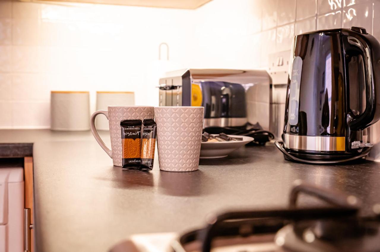 Lord Street - 2 Beautiful Apartments - Sleep Up To 14 Guests - By Rework Accommodation 체스터 외부 사진