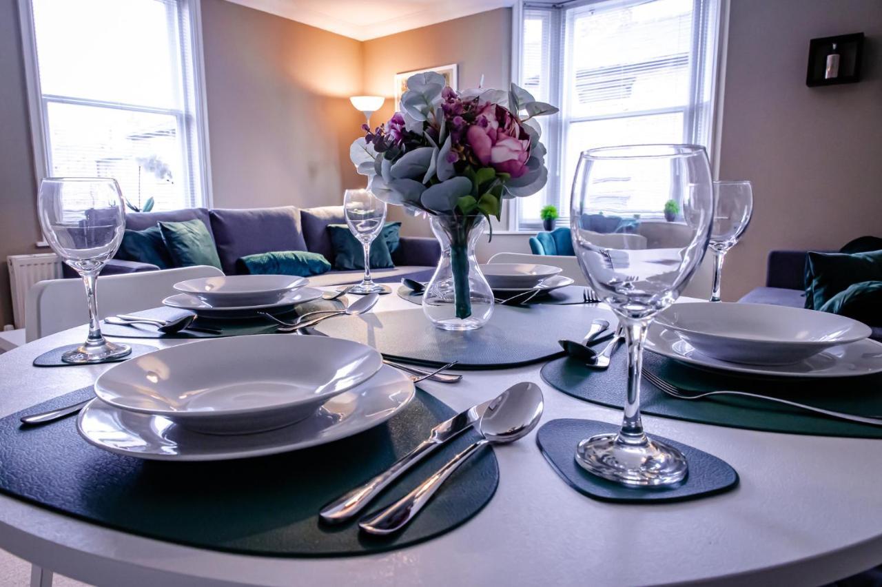 Lord Street - 2 Beautiful Apartments - Sleep Up To 14 Guests - By Rework Accommodation 체스터 외부 사진