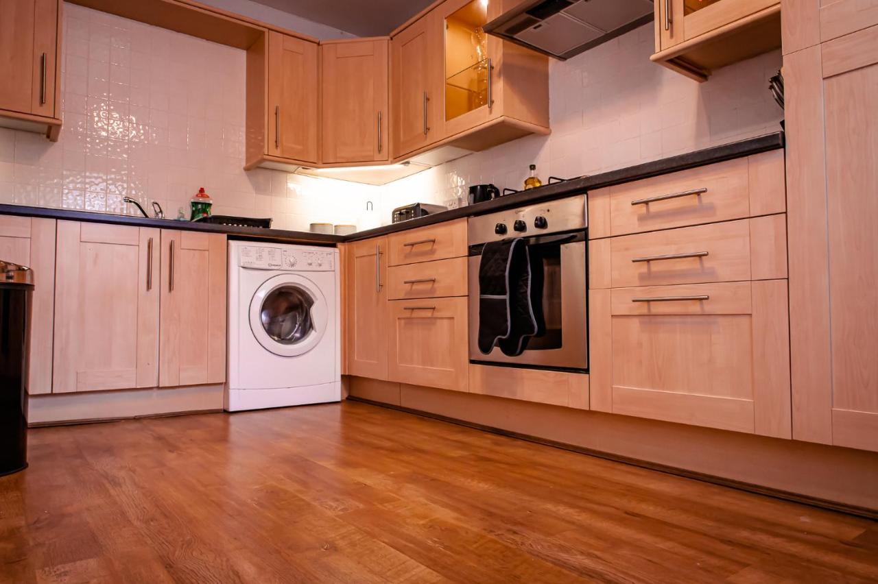Lord Street - 2 Beautiful Apartments - Sleep Up To 14 Guests - By Rework Accommodation 체스터 외부 사진