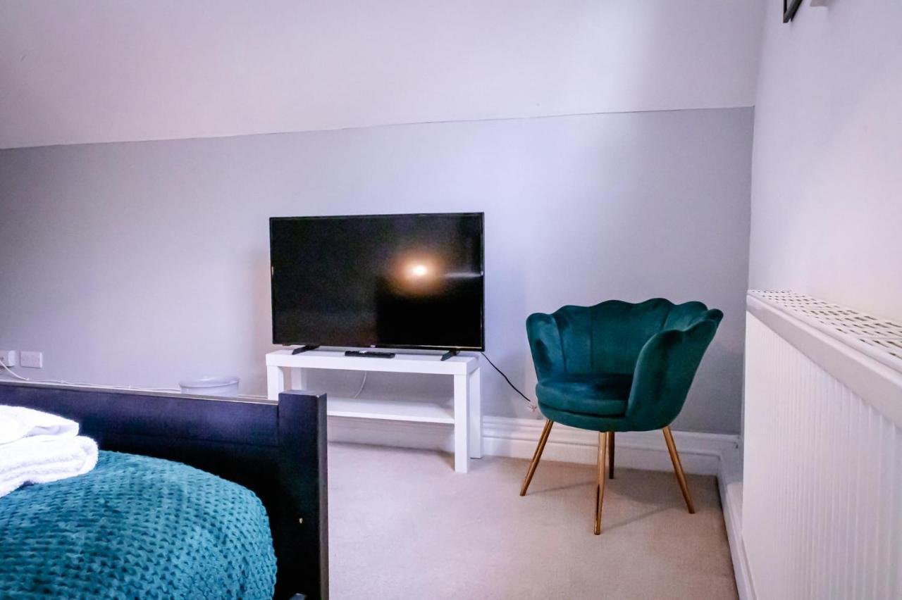 Lord Street - 2 Beautiful Apartments - Sleep Up To 14 Guests - By Rework Accommodation 체스터 외부 사진