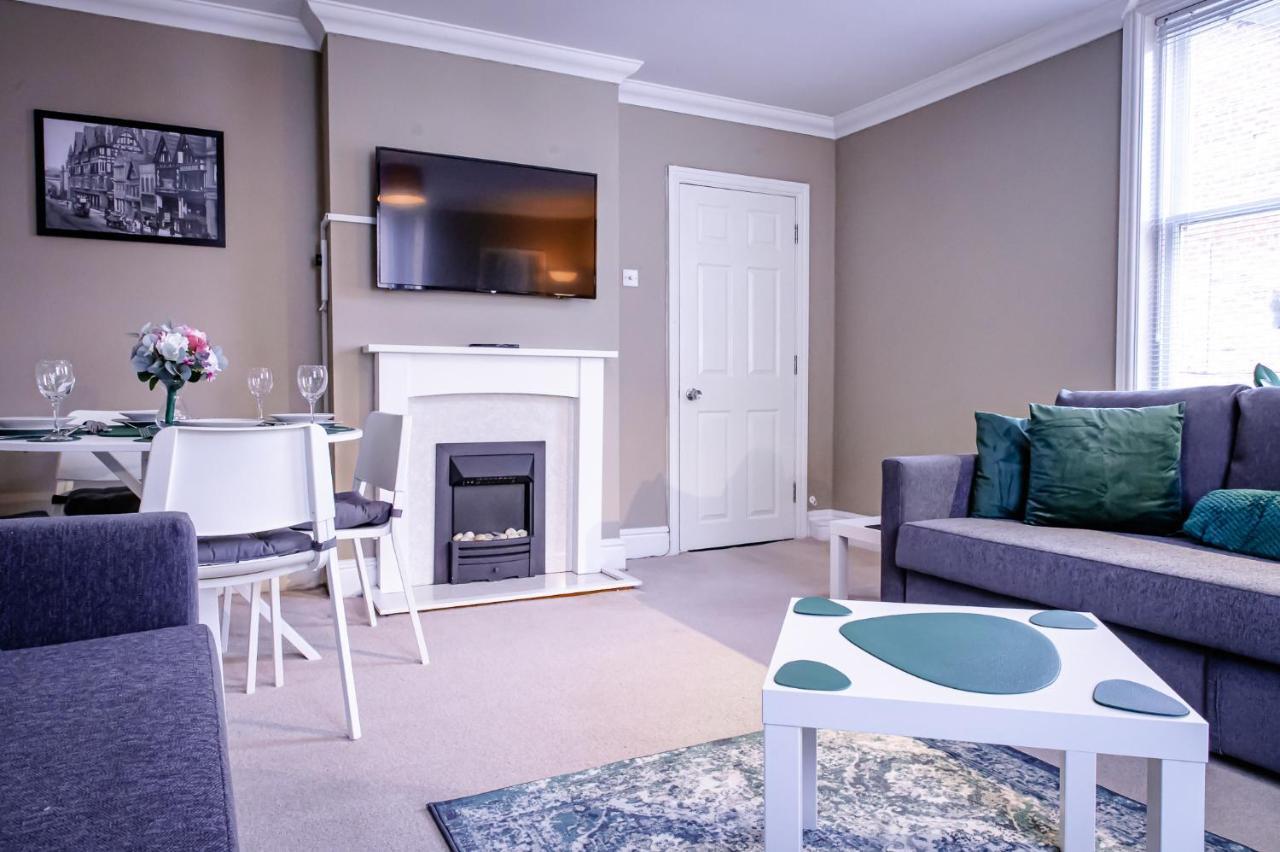 Lord Street - 2 Beautiful Apartments - Sleep Up To 14 Guests - By Rework Accommodation 체스터 외부 사진