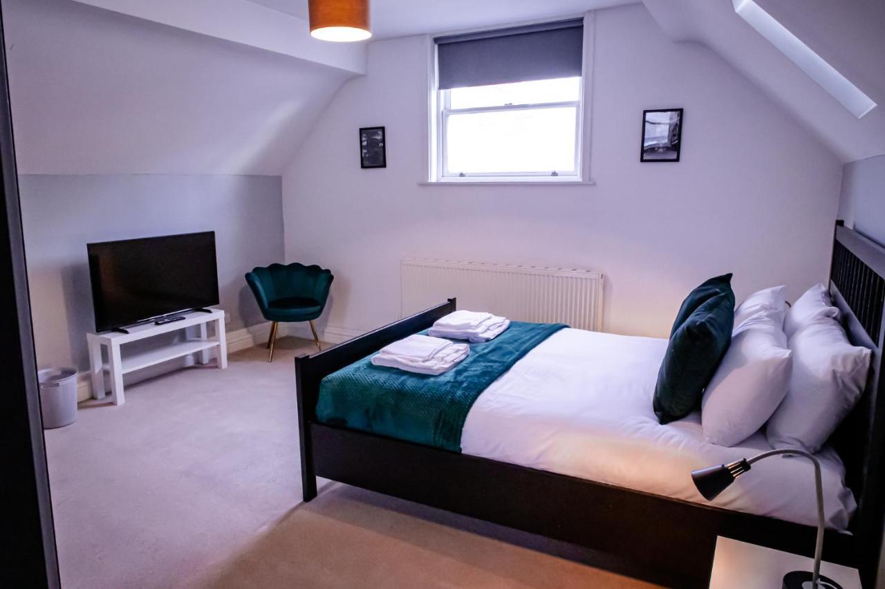 Lord Street - 2 Beautiful Apartments - Sleep Up To 14 Guests - By Rework Accommodation 체스터 외부 사진