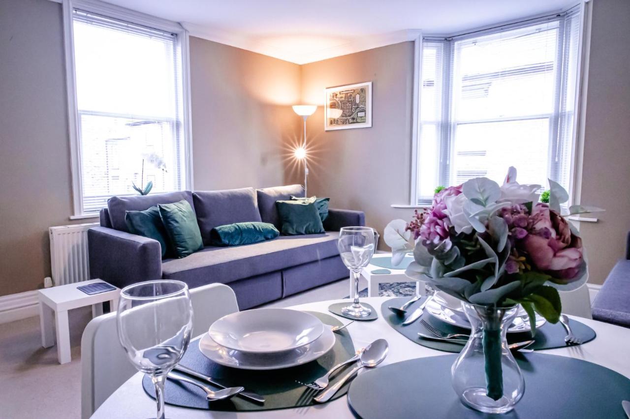 Lord Street - 2 Beautiful Apartments - Sleep Up To 14 Guests - By Rework Accommodation 체스터 외부 사진