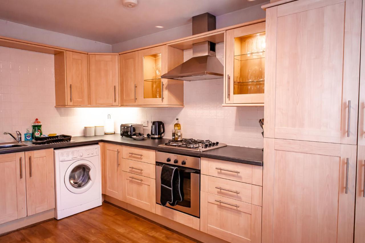 Lord Street - 2 Beautiful Apartments - Sleep Up To 14 Guests - By Rework Accommodation 체스터 외부 사진