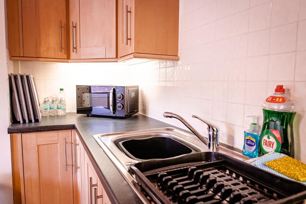 Lord Street - 2 Beautiful Apartments - Sleep Up To 14 Guests - By Rework Accommodation 체스터 외부 사진