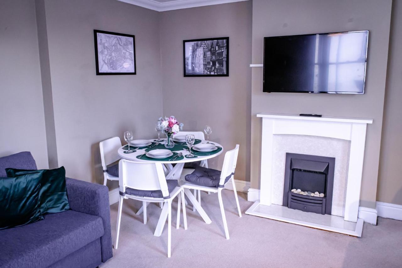 Lord Street - 2 Beautiful Apartments - Sleep Up To 14 Guests - By Rework Accommodation 체스터 외부 사진