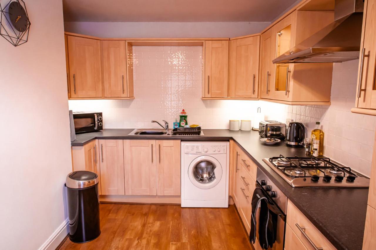 Lord Street - 2 Beautiful Apartments - Sleep Up To 14 Guests - By Rework Accommodation 체스터 외부 사진