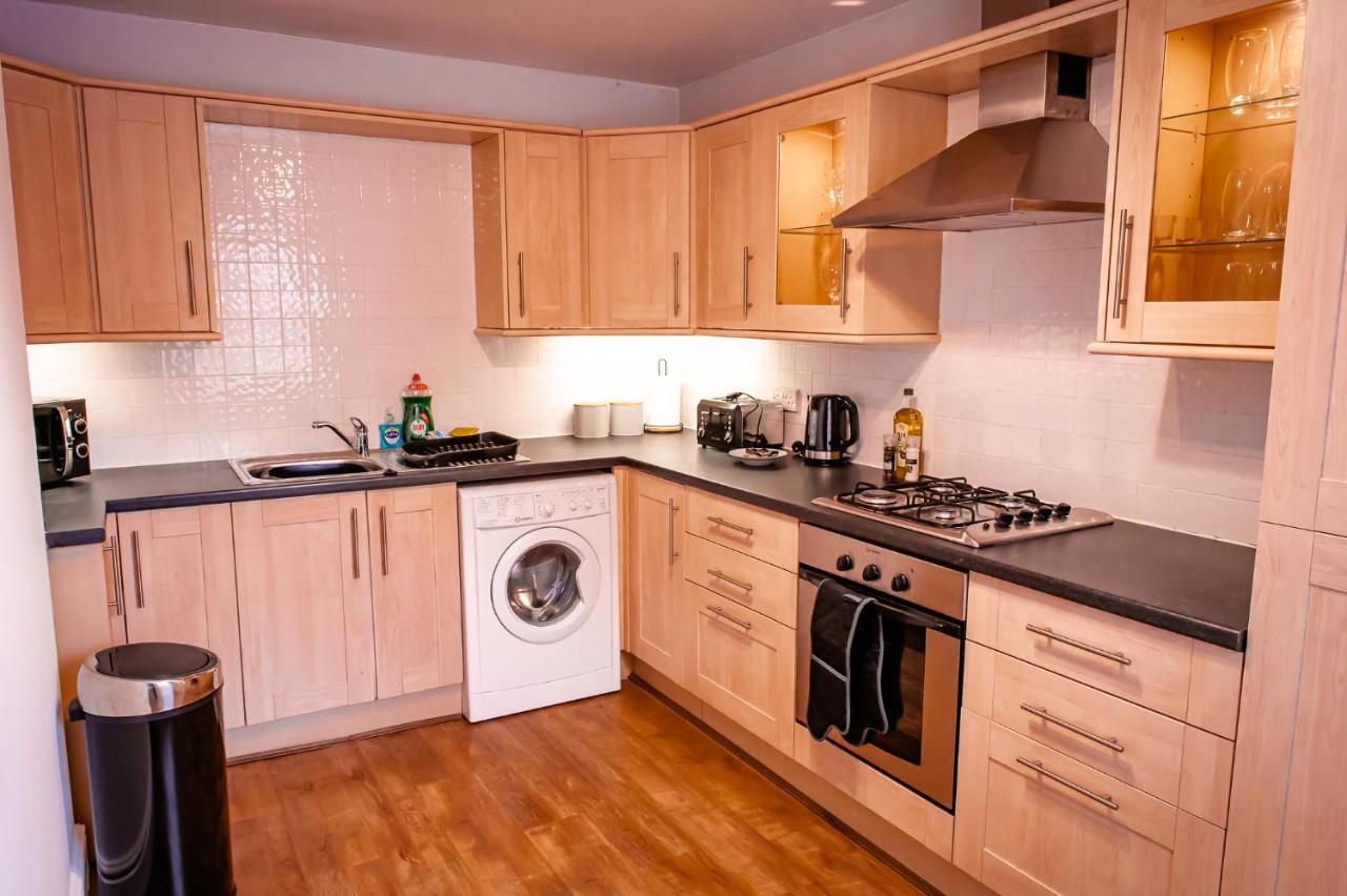Lord Street - 2 Beautiful Apartments - Sleep Up To 14 Guests - By Rework Accommodation 체스터 외부 사진