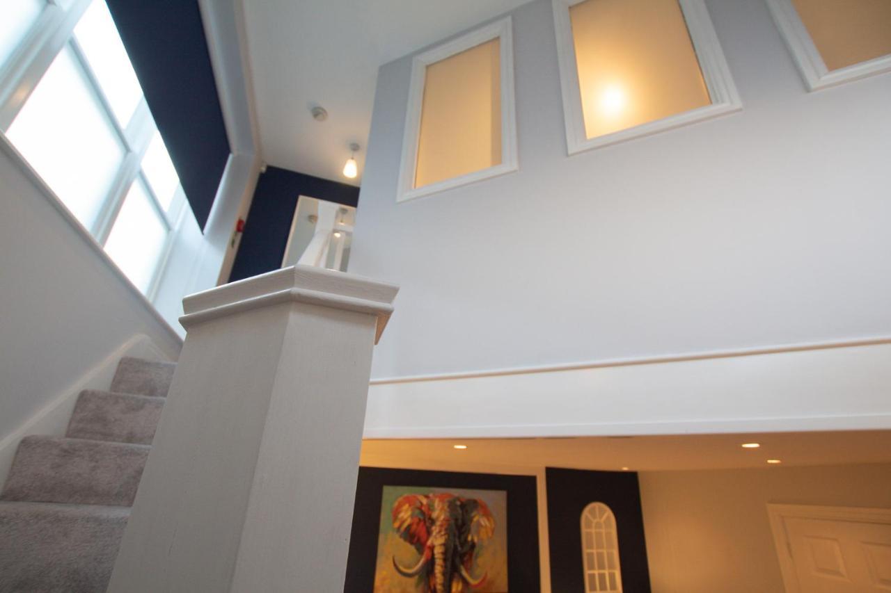 Lord Street - 2 Beautiful Apartments - Sleep Up To 14 Guests - By Rework Accommodation 체스터 외부 사진