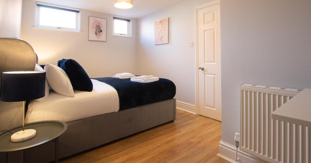 Lord Street - 2 Beautiful Apartments - Sleep Up To 14 Guests - By Rework Accommodation 체스터 외부 사진