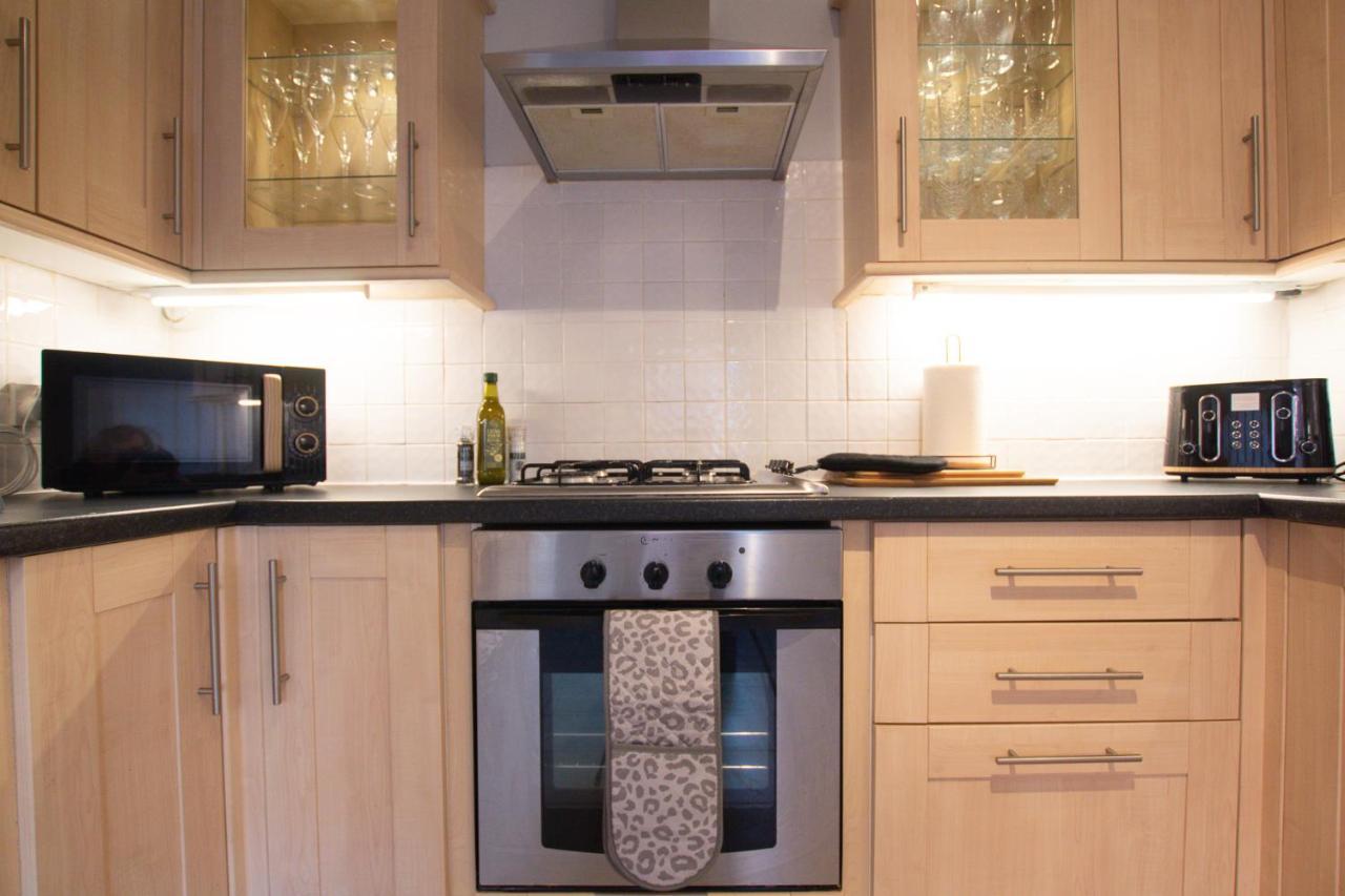 Lord Street - 2 Beautiful Apartments - Sleep Up To 14 Guests - By Rework Accommodation 체스터 외부 사진
