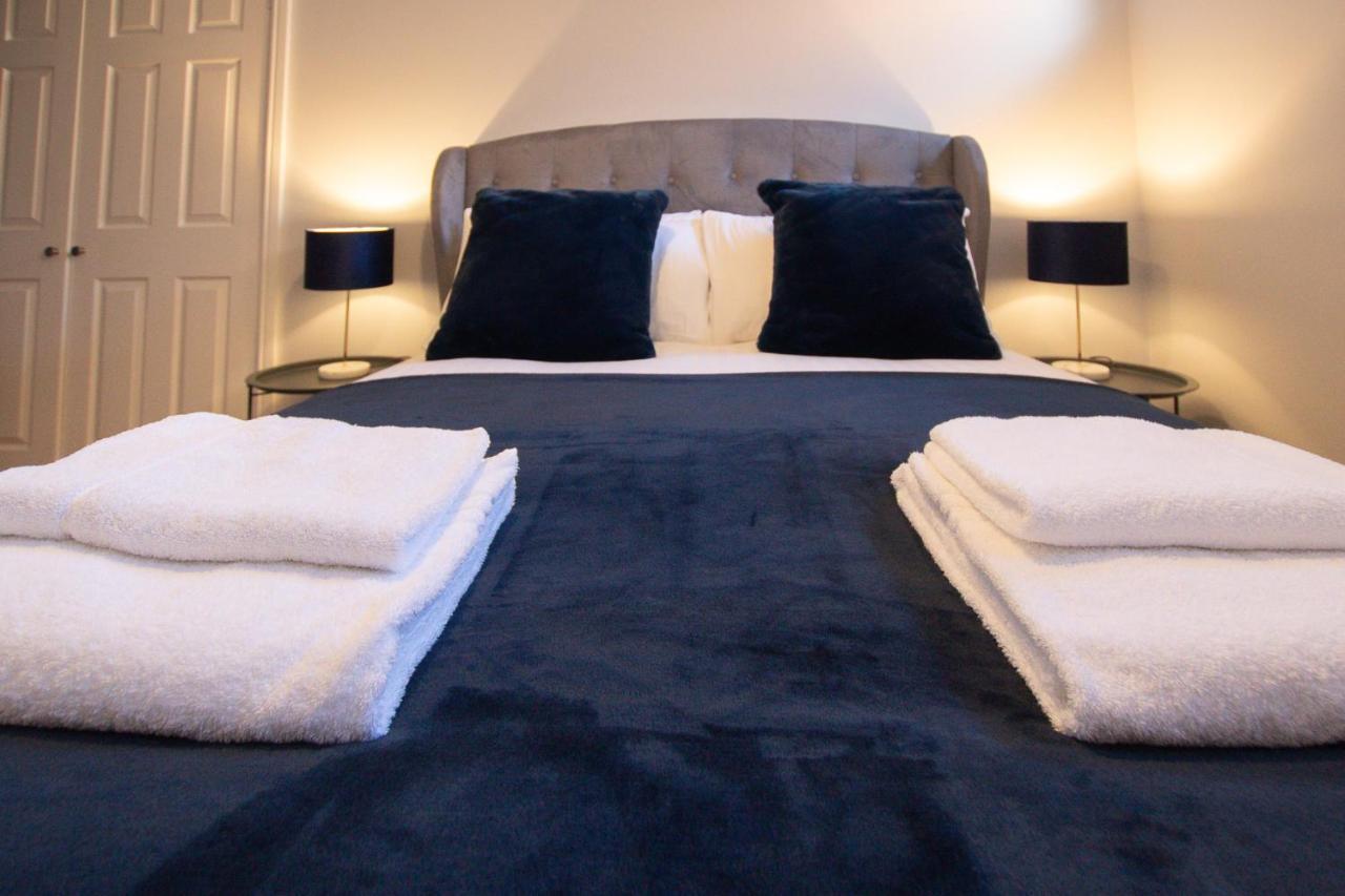 Lord Street - 2 Beautiful Apartments - Sleep Up To 14 Guests - By Rework Accommodation 체스터 외부 사진