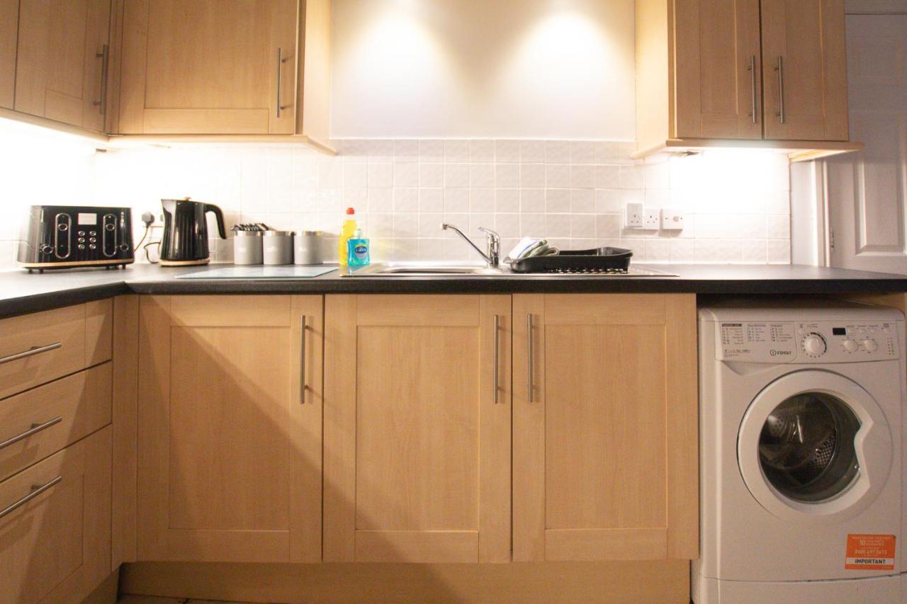 Lord Street - 2 Beautiful Apartments - Sleep Up To 14 Guests - By Rework Accommodation 체스터 외부 사진