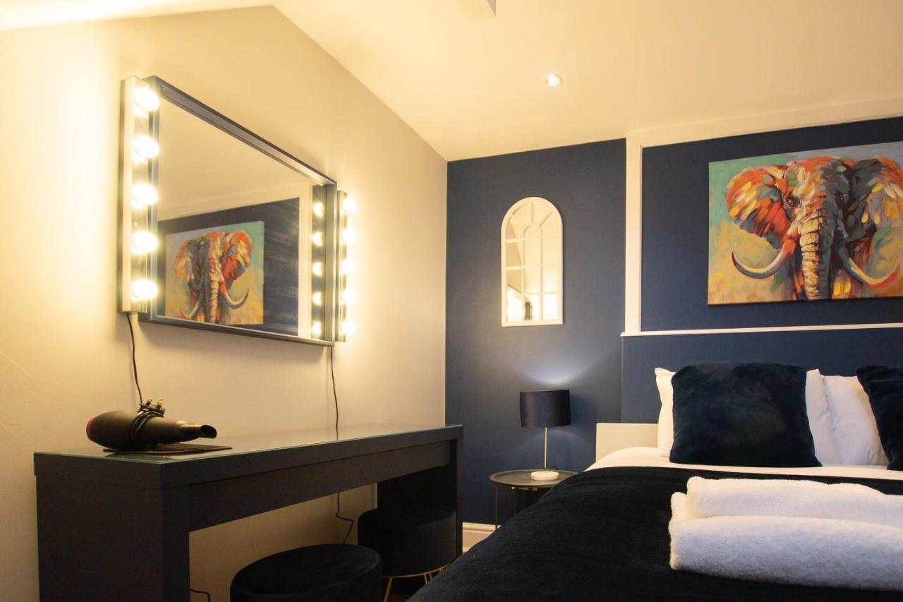 Lord Street - 2 Beautiful Apartments - Sleep Up To 14 Guests - By Rework Accommodation 체스터 외부 사진