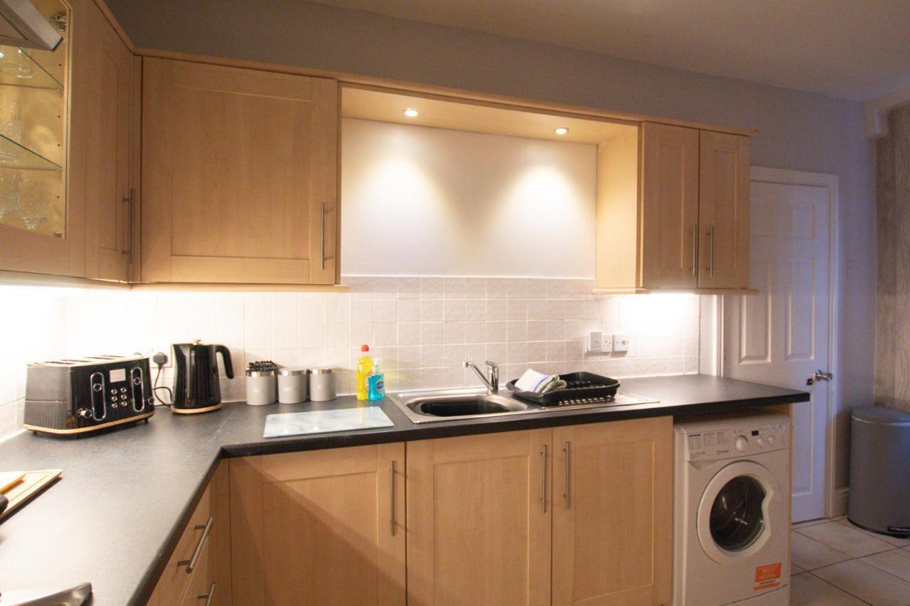 Lord Street - 2 Beautiful Apartments - Sleep Up To 14 Guests - By Rework Accommodation 체스터 외부 사진