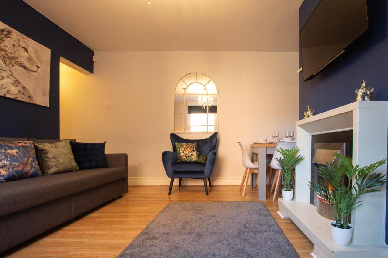 Lord Street - 2 Beautiful Apartments - Sleep Up To 14 Guests - By Rework Accommodation 체스터 외부 사진