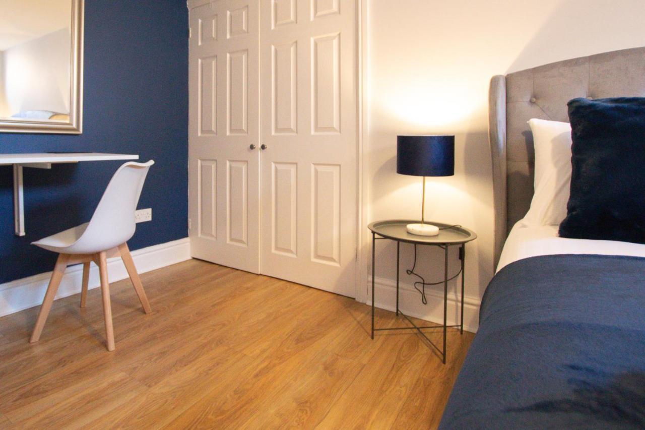 Lord Street - 2 Beautiful Apartments - Sleep Up To 14 Guests - By Rework Accommodation 체스터 외부 사진