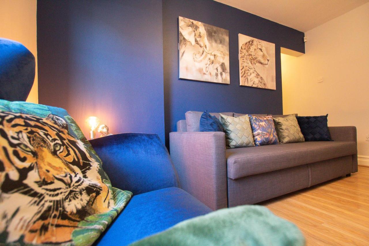 Lord Street - 2 Beautiful Apartments - Sleep Up To 14 Guests - By Rework Accommodation 체스터 외부 사진